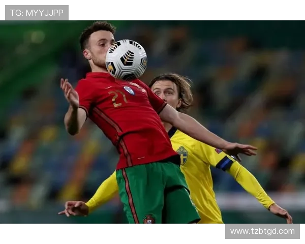 足球明星精彩停球瞬间集锦让你领略足球魅力与技巧的完美结合 足球明星精彩停球瞬间集锦让你领略足球魅力与技巧的完美结合