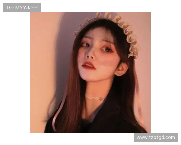 高冷女神与足球明星头像的完美结合展现独特魅力与个性风采